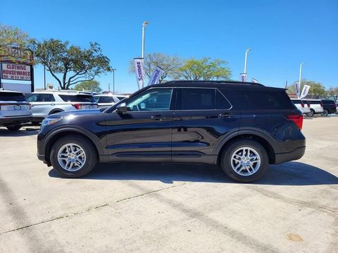 New 2026 Ford Explorer Active image 2