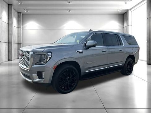 Used 2023 GMC Yukon XL Denali AWD/4WD image 4