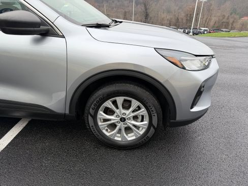 Certified 2023 Ford Escape Active AWD/4WD image 11