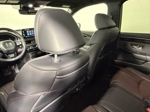 Used 2025 Honda Pilot Black Edition image 36