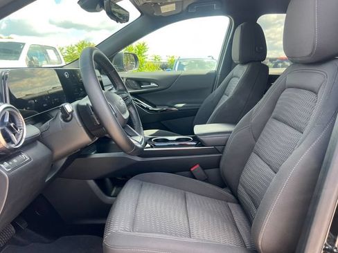 Used 2025 Chevrolet Equinox LT w/ Safety and Technology Package FWD image 3