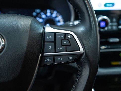 Used 2023 Toyota Highlander XLE image 17