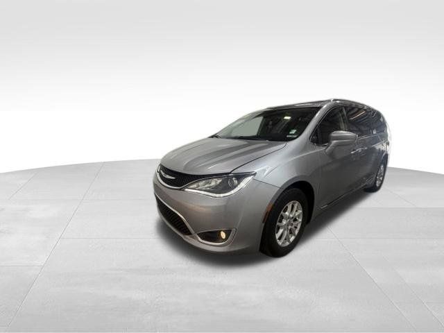 Used 2020 Chrysler Pacifica Touring-L FWD image 2