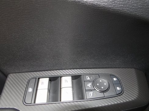 New 2025 Mitsubishi Outlander SE image 18