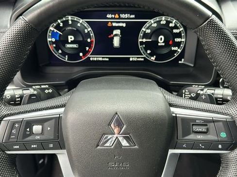 Used 2023 Mitsubishi Outlander SE Black Edition AWD/4WD image 11