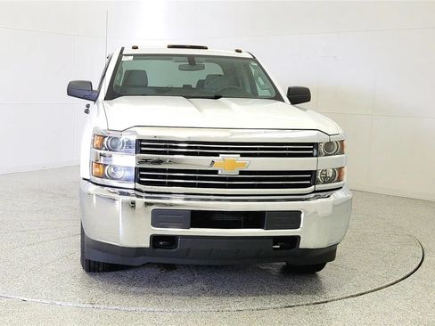 Used 2018 Chevrolet Silverado 2500 W/T w/ WT Convenience Package AWD/4WD image 2