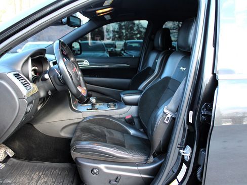 Used 2014 Jeep Grand Cherokee SRT image 14