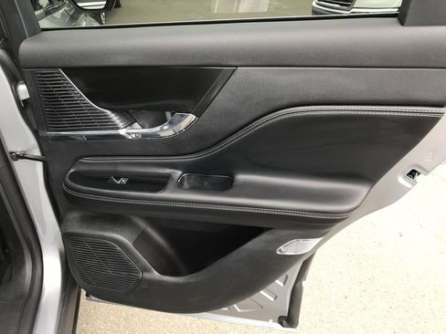 Used 2022 Lincoln Corsair AWD w/ Premium Package image 11
