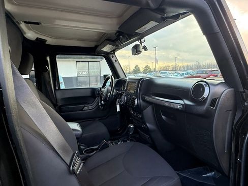 Used 2018 Jeep Wrangler Unlimited Sport S image 25