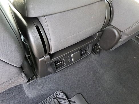 Used 2024 GMC Sierra 1500 SLE image 8