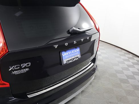 Used 2018 Volvo XC90 T6 Momentum w/ Convenience Package image 15