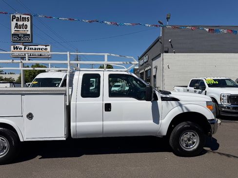Used 2015 Ford F250 XL w/ Camper Package image 9