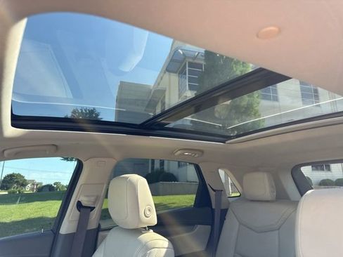 Used 2018 Cadillac XT5 Luxury w/ Driver Awareness Package FWD image 10