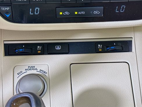 Used 2014 Lexus ES 350 w/ Luxury Package FWD image 26
