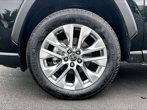 Used 2025 Toyota RAV4 XLE Premium w/ Weather Package AWD/4WD image 9