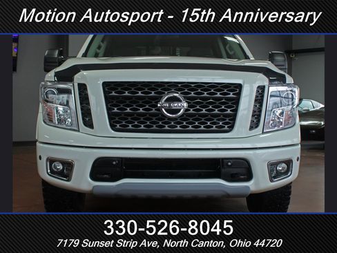Used 2019 Nissan Titan SV image 3