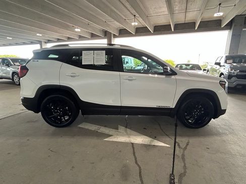 Used 2023 GMC Terrain SLE w/ Driver Convenience Package FWD image 6