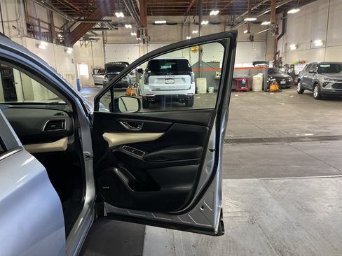 Used 2020 Subaru Ascent Limited w/ Technology Package AWD/4WD image 18