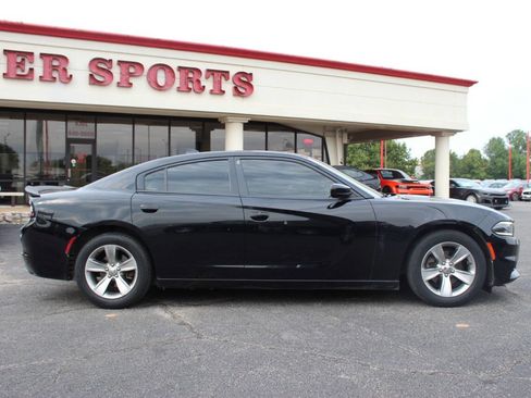 Used 2018 Dodge Charger SXT Plus image 3