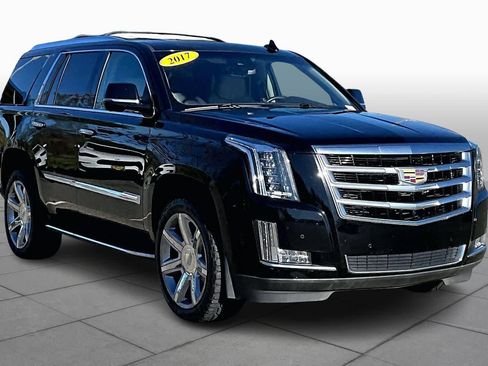 Used 2017 Cadillac Escalade Luxury image 2