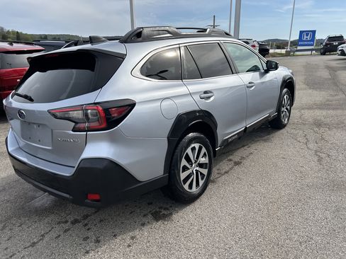 Used 2024 Subaru Outback Premium image 8