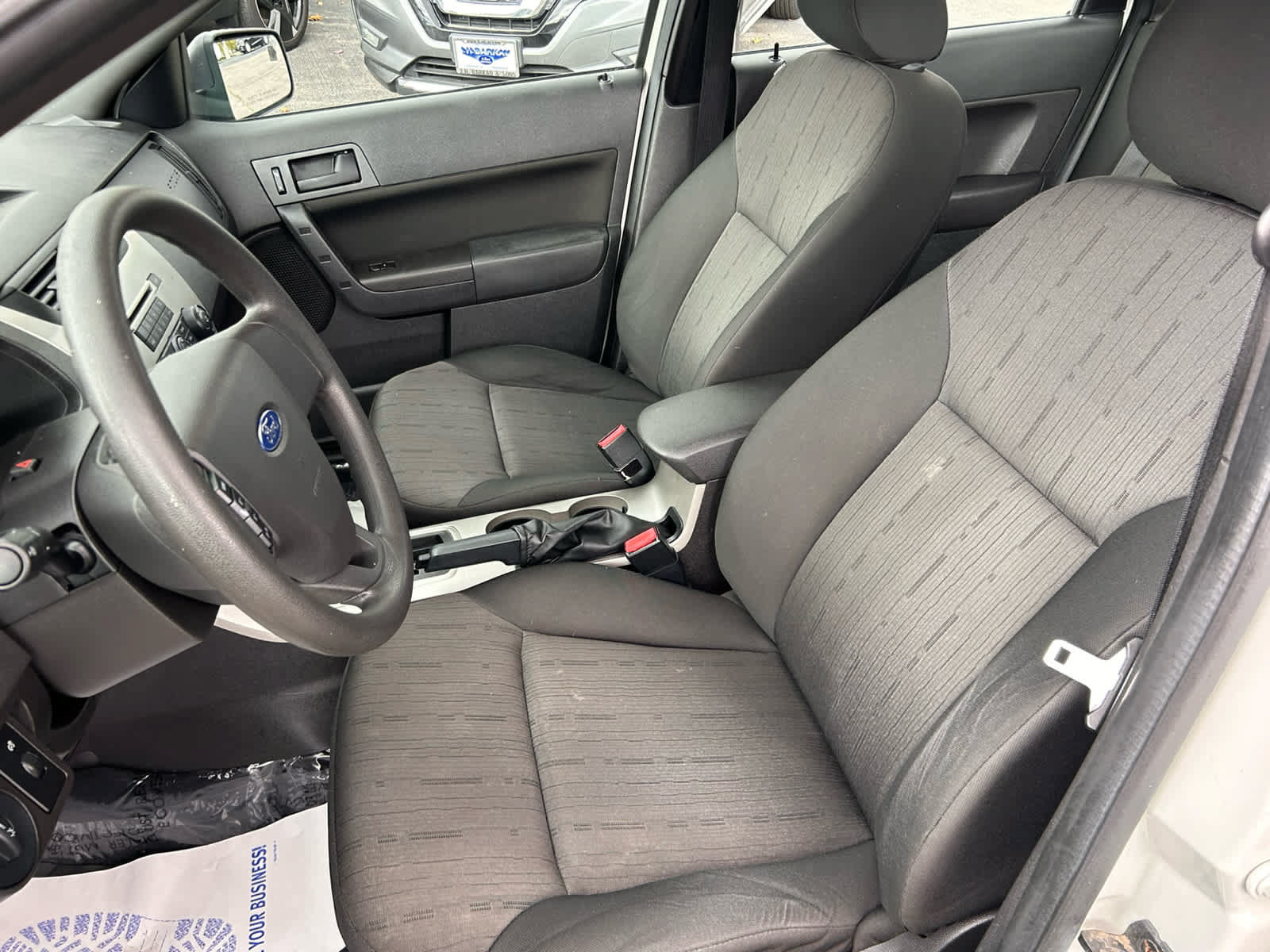 Used 2010 Ford Focus SE FWD image 12
