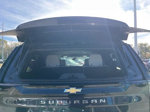 New 2025 Chevrolet Suburban Premier image 6