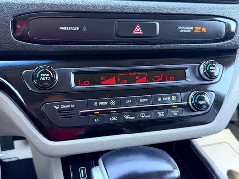 Used 2019 Kia Sedona EX w/ EX Premium Package FWD image 46