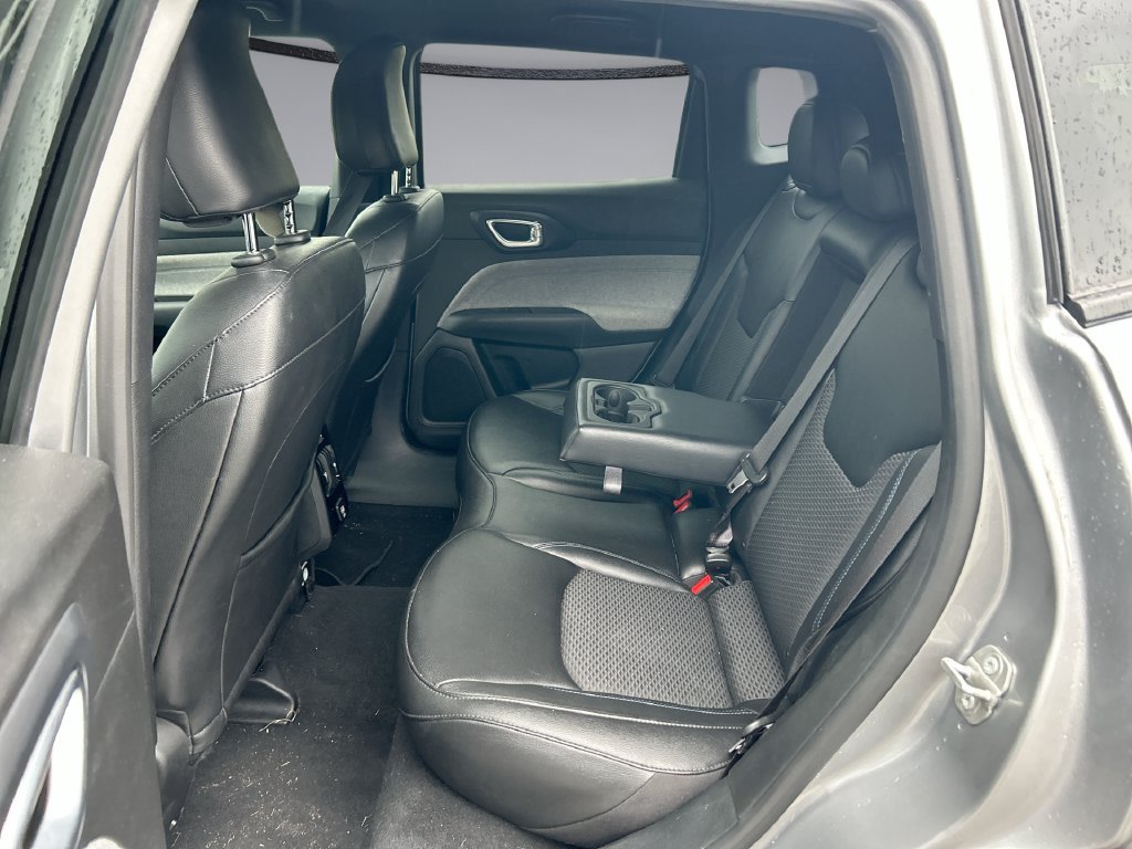 Used 2024 Jeep Compass Latitude AWD/4WD image 18