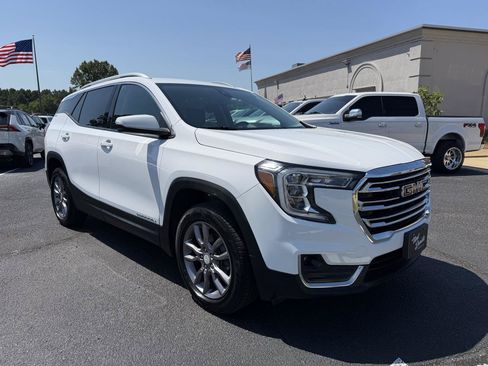 Used 2023 GMC Terrain SLT AWD/4WD image 3