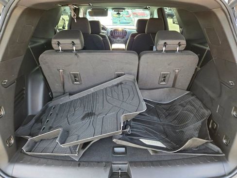 Used 2023 Chevrolet Traverse LT image 18