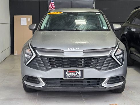 Used 2023 Kia Sportage LX AWD/4WD image 2