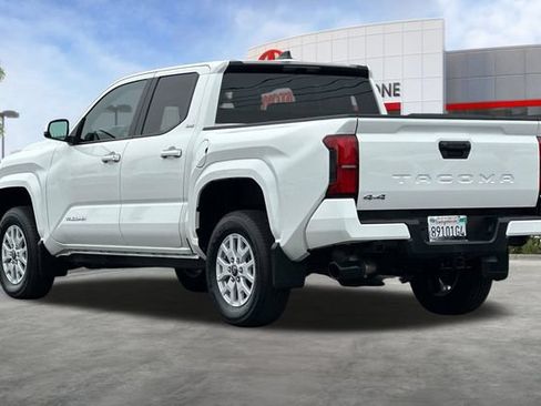 Used 2025 Toyota Tacoma SR5 AWD/4WD image 6