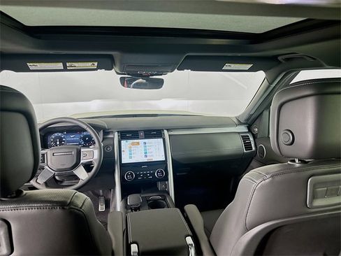Used 2024 Land Rover Discovery Dynamic SE image 24