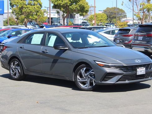 Used 2025 Hyundai Elantra Sport FWD image 1
