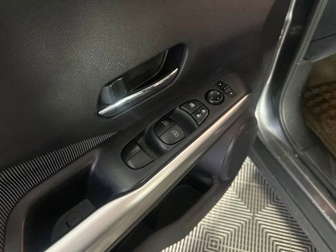 Used 2020 Nissan Kicks SV FWD image 11