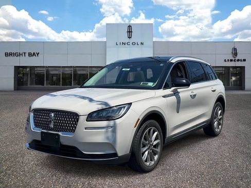 Used 2022 Lincoln Corsair AWD w/ Premium Package image 2