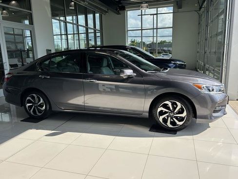 Used 2017 Honda Accord EX-L image 6