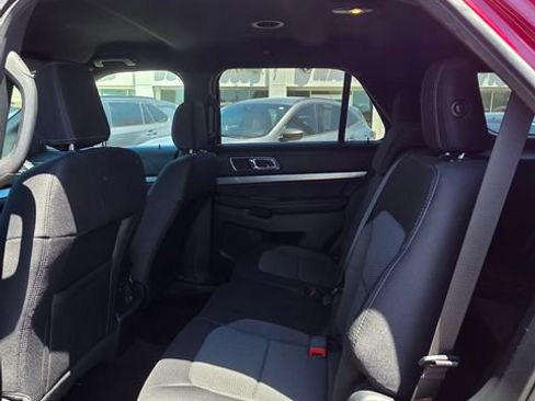 Used 2018 Ford Explorer XLT AWD/4WD image 13