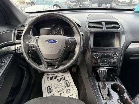 Used 2018 Ford Explorer XLT w/ Equipment Group 202A image 9