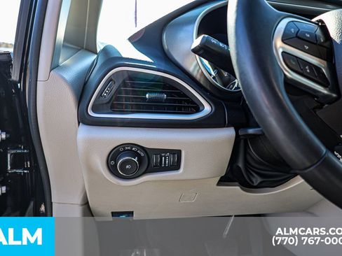 Used 2024 Chrysler Pacifica Touring-L FWD image 29