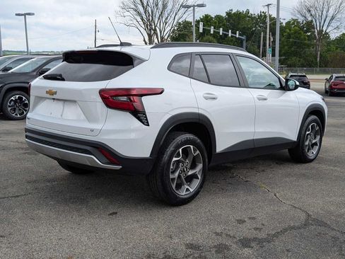 Used 2024 Chevrolet Trax LT w/ Sunroof Package FWD image 8