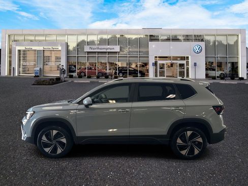 New 2025 Volkswagen Taos SE image 8