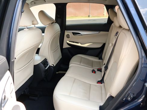 Used 2019 INFINITI QX50 Essential w/ Premium Heat Package AWD/4WD image 24
