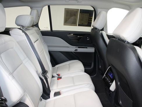 Used 2025 Lincoln Aviator Reserve w/ Illumination Package AWD/4WD image 33
