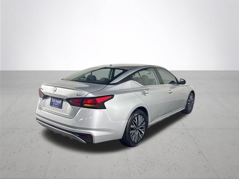 Used 2024 Nissan Altima 2.5 SV FWD image 6