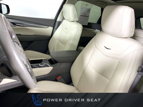 Used 2021 Cadillac XT5 Premium Luxury FWD image 18
