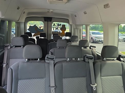 Used 2022 Ford Transit 350 XLT RWD image 3