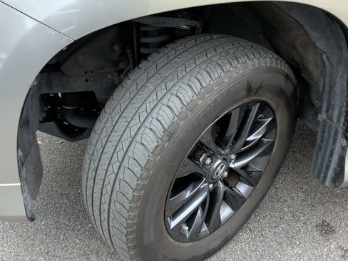 Used 2023 Lexus GX 460 Premium w/ Premium Package image 5