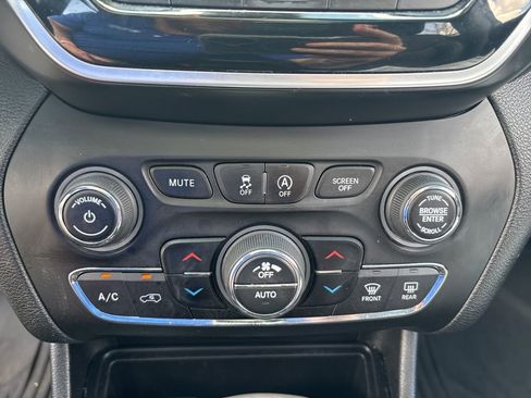 Used 2021 Jeep Cherokee Limited w/ Mopar Interior Package AWD/4WD image 31